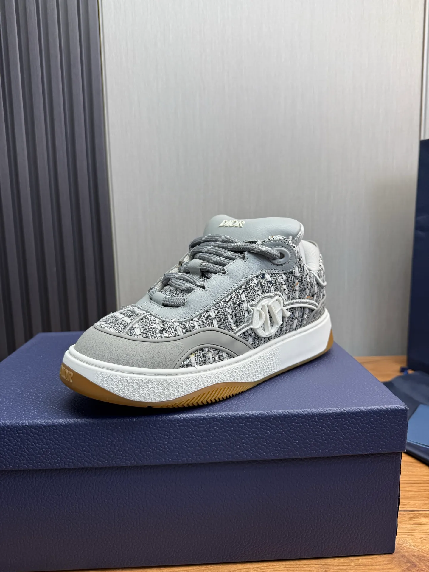 Men's shoes 💰800💰 Dior sneakers enrich the classic series with fashionable retro style. Carefully crafted, they can be paired with casual looks all year round. Dad Shoes style shoes that follow the trend of the retro market ▪️ Fabric: Original custom embroidered cowhide ▪️ Lining: Imported breathable mesh ▪️ Sole: Original molded non-slip outsole ▪️ Size: 38-45 (45 is custom-made and cannot be returned)